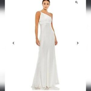 Ieena By Mac Duggal One Shoulder Satin Trumpet Gown Maxi Dress Size 0 NWT Cream